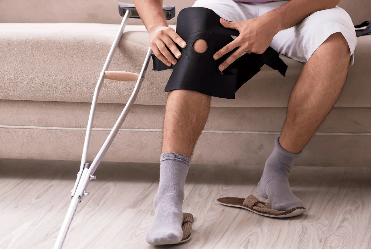 هل المصاب بالرباط الصليبي يستطيع المشي؟